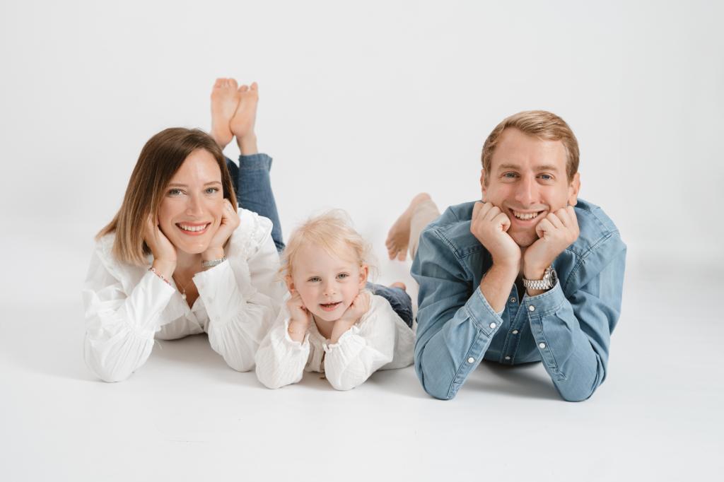 seance famille intemporelle en studio à reims